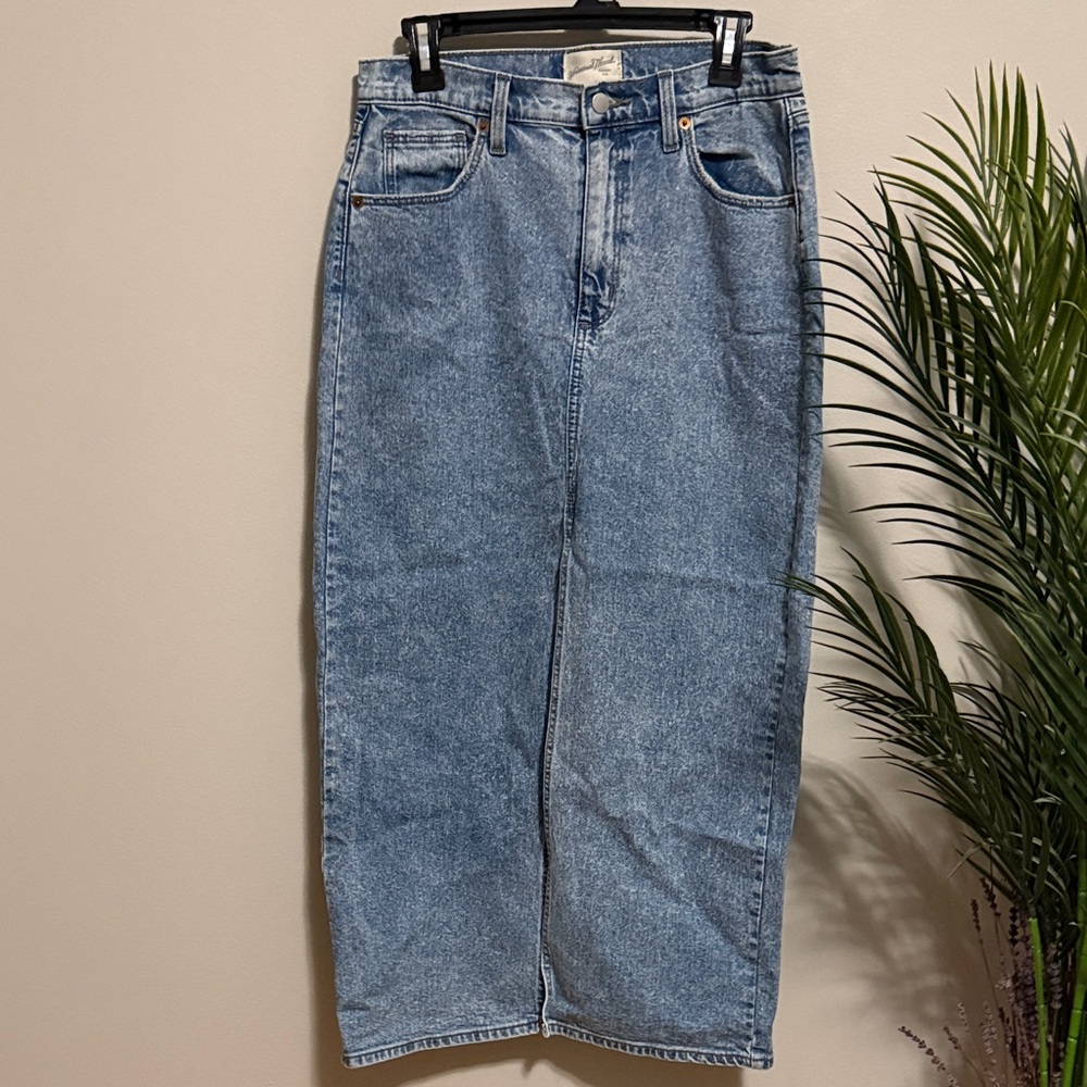 Universal Thread Light Blue Denim Jeans